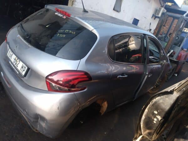 Peugeot 208 stripping for spares and parts
