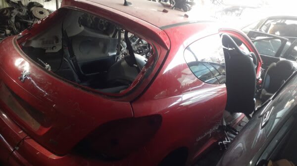 Peugeot 2007 stripping for spares and parts