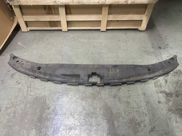 Hyundai H1 UPR PIECE RADIATOR GRILLE
