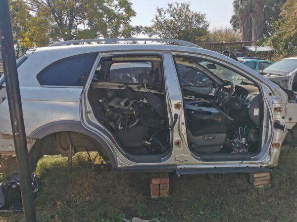 Chevrolet Captiva stripping for spares and parts