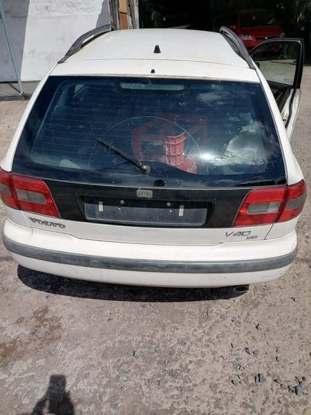 Volvo V40 2.0l Stripping for spares and parts