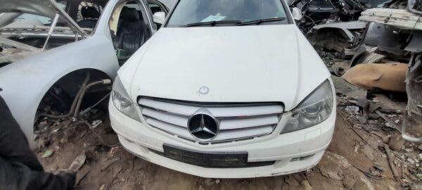 Mercedes Benz C200 W204 2009 stripping for spares and parts