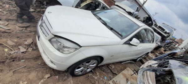 Mercedes Benz C200 W204 2009 stripping for spares and parts