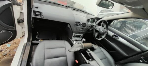 Mercedes Benz C200 W204 2009 stripping for spares and parts