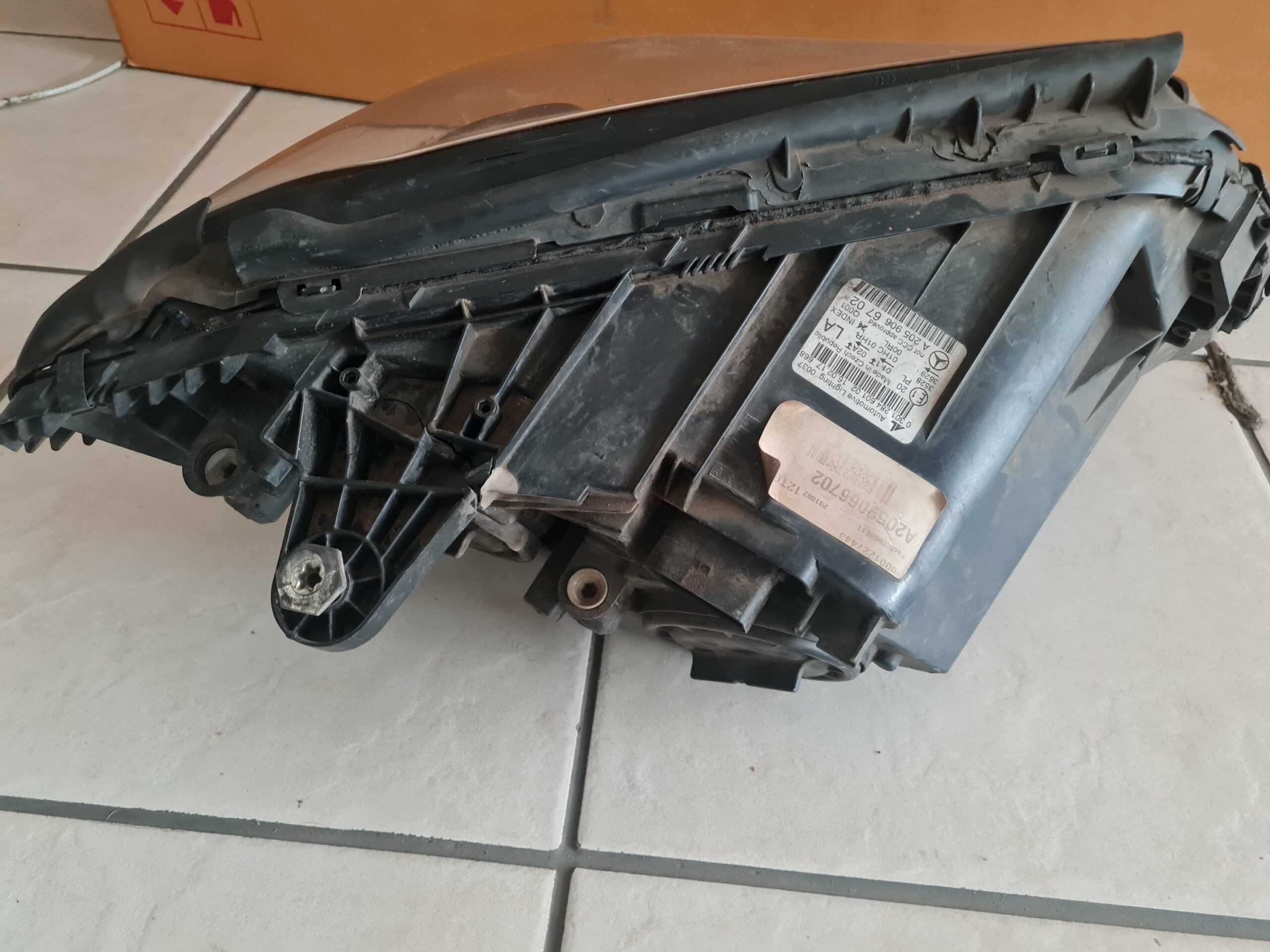 W205 headlight Halogen