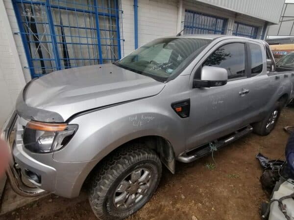 Ford Ranger 3.2 s/cab 2014 stripping for spares and parts