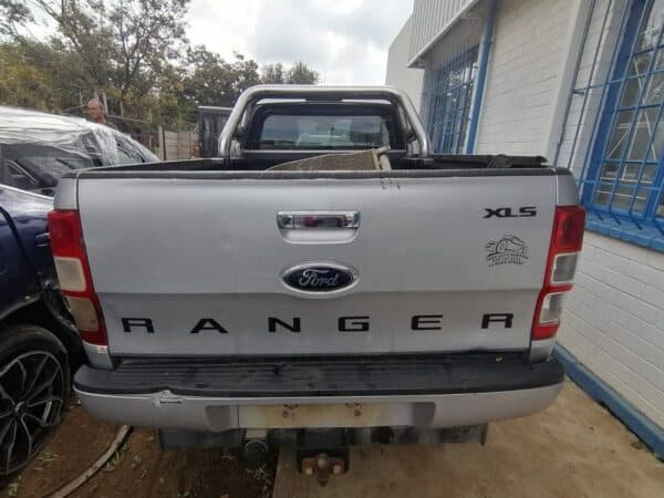 Ford Ranger 3.2 s/cab 2014 stripping for spares and parts