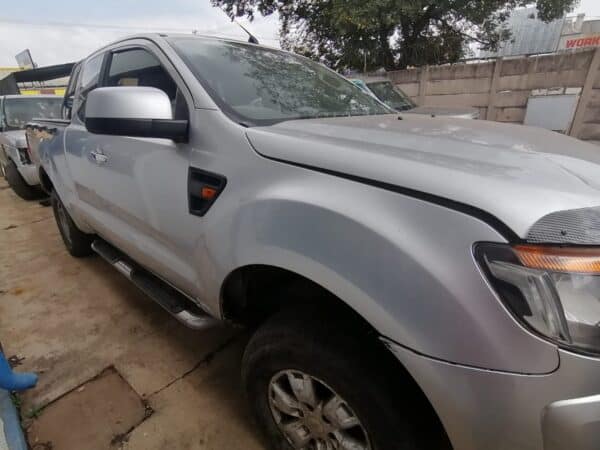Ford Ranger 3.2 s/cab 2014 stripping for spares and parts