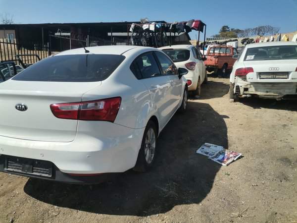 Kia Rio stripping-for-spares