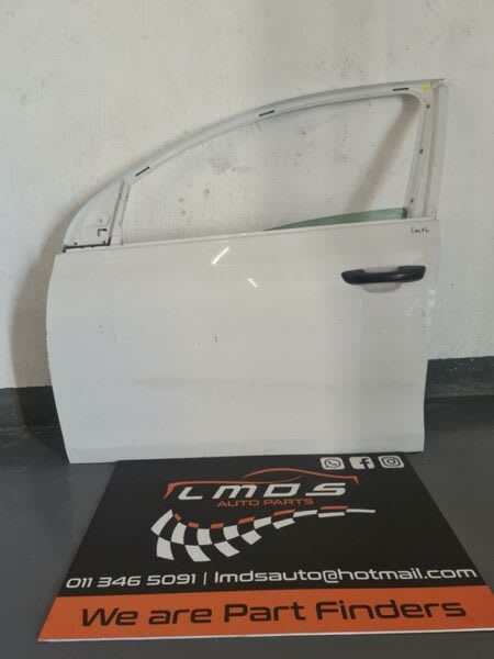 VW Golf 6 left front doors