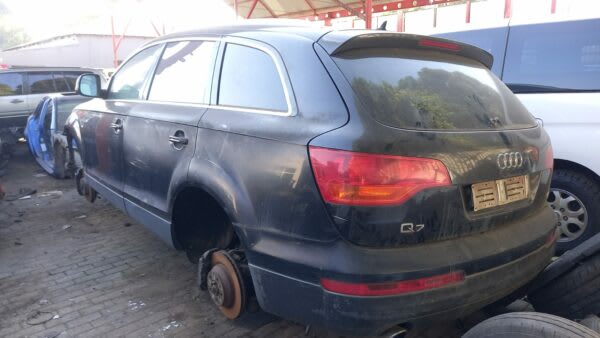 Audi Q7 2009 stripping for spares and part
