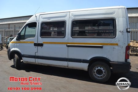 Nissan Interstar dCi120 14 Seater