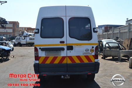 Nissan Interstar dCi120 14 Seater