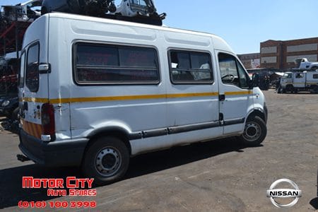 Nissan Interstar dCi120 14 Seater