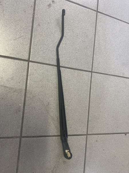 Hyundai h100 arm w/shld wpr for Hyundai H100