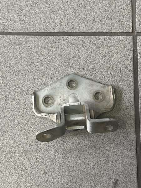 Hyundai H100 hinge