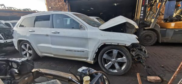 Jeep Grand Cherokee 3.6 WK2 2014 stripping for spares and parts