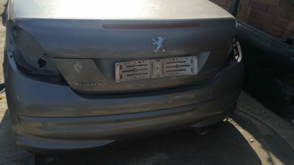 Peugeot 207 stripping for spares and parts