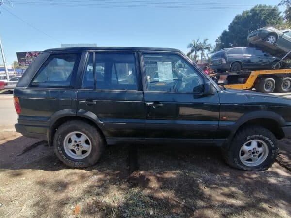 Land Rover Range Rover 2000 stripping for spares and parts