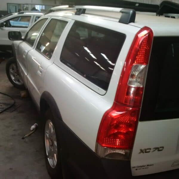 VOLVO XC70 CROSS COUNTRY STRIPPING FOR SPARES