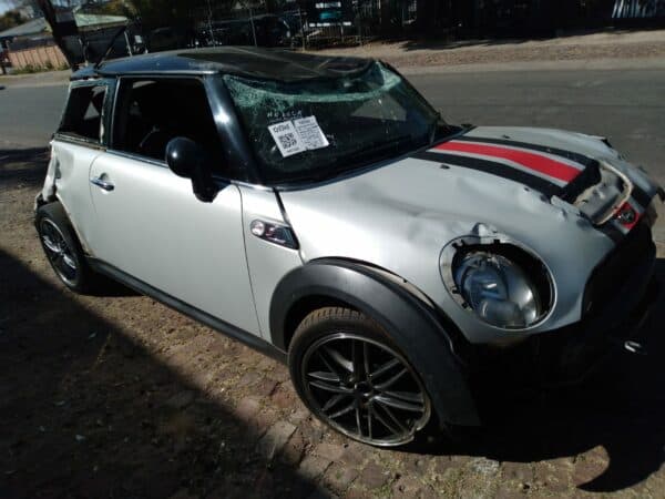 Mini Cooper R56 LCI 2013 Model Stripping for spares and parts