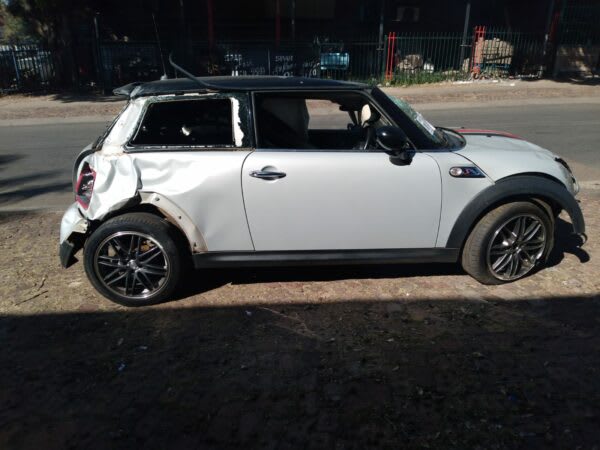 Mini Cooper R56 LCI 2013 Model Stripping for spares and parts