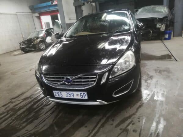 VOLVO S60 2.0L 2011 STRIPPING FOR SPARES