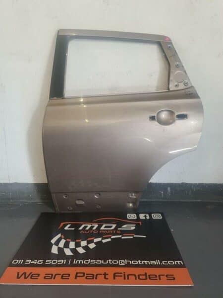 Nissan Qashqai 2012 left rear door