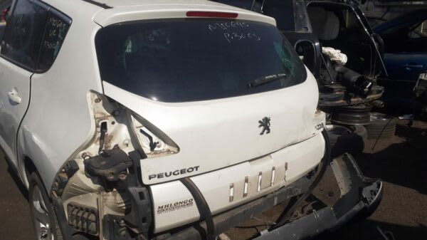 Peugeot 3008 2012 stripping for spares and parts