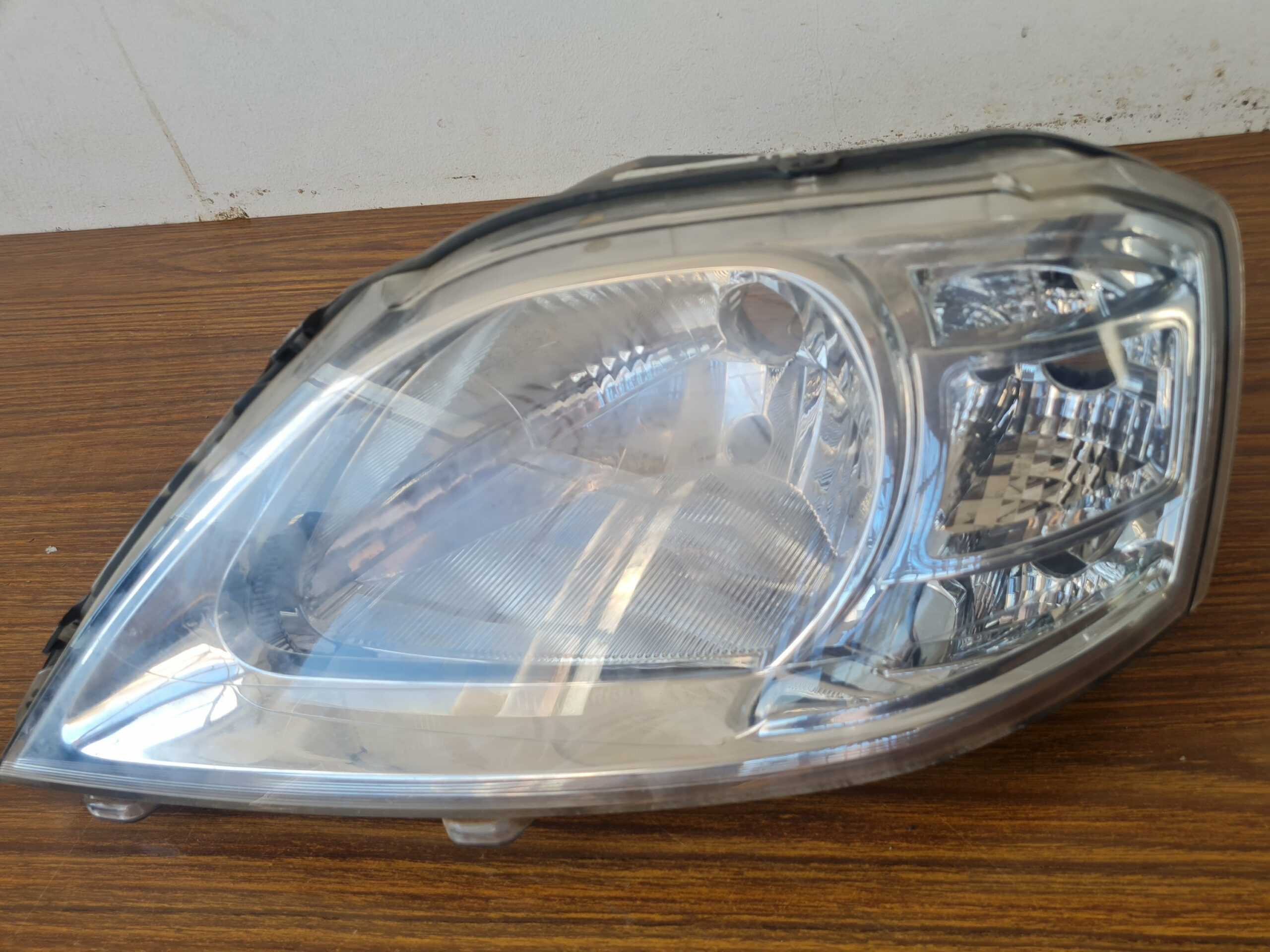 Nissan Np200 L/H headlamp