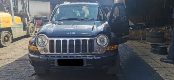 Jeep Cherokee 3.7 KJ Limited 2006 stripping for spares and parts