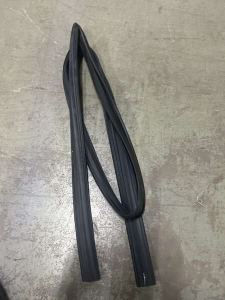 Hyundai i20 RUN ASSY FR DR WDO GLASS