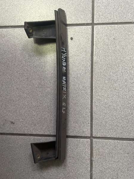 Hyundai matrix runner door glass FR