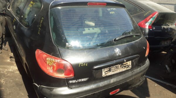 PEUGEOT 2004 stripping for spares and parts