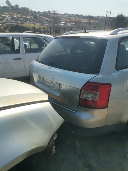 Audi B7 Station-Wagen Stripping-for-Spares