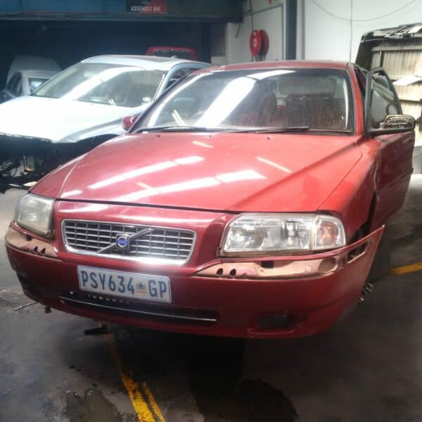 VOLVO S80 2.9L 2004 STRIPPING FOR SPARES