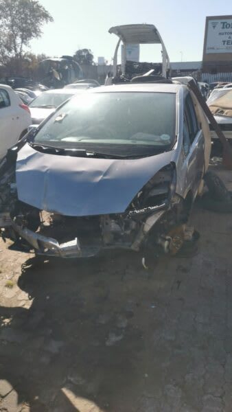 Honda Jazz stripping for spares and part