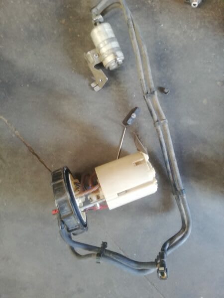 VOLVO V40 T3 2014 FUEL PUMP FOR SALE