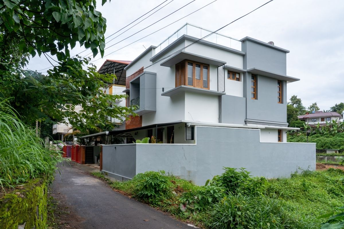 Urban Slice — Making the Most of a Tiny Urban Plot — photograph 4