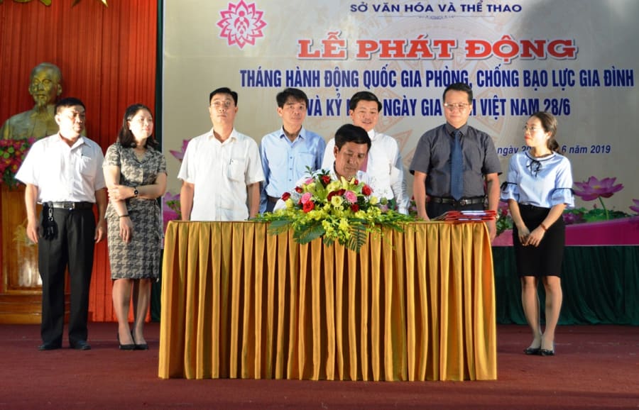 Phát động