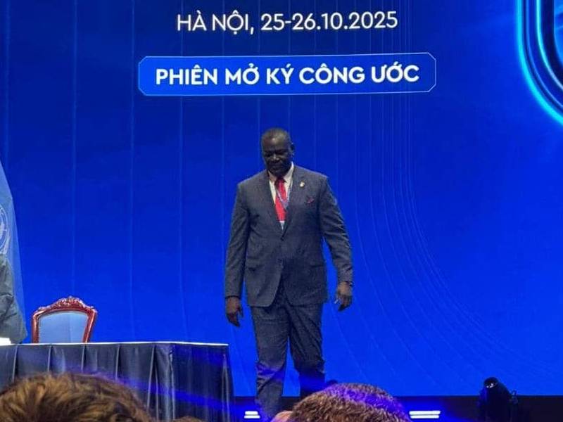 Augustin Kibassa Maliba représente Félix Tshisekedi à Hanoï pour la signature de la Convention de l'ONU contre la cybercriminalité.
