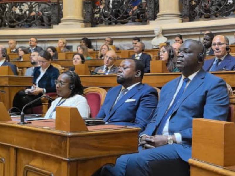 Son Excellence Augustin Kibassa Maliba assiste à la cérémonie de remise du prix Nord-Sud du Conseil de l'Europe présidée par le Président du Portugal.