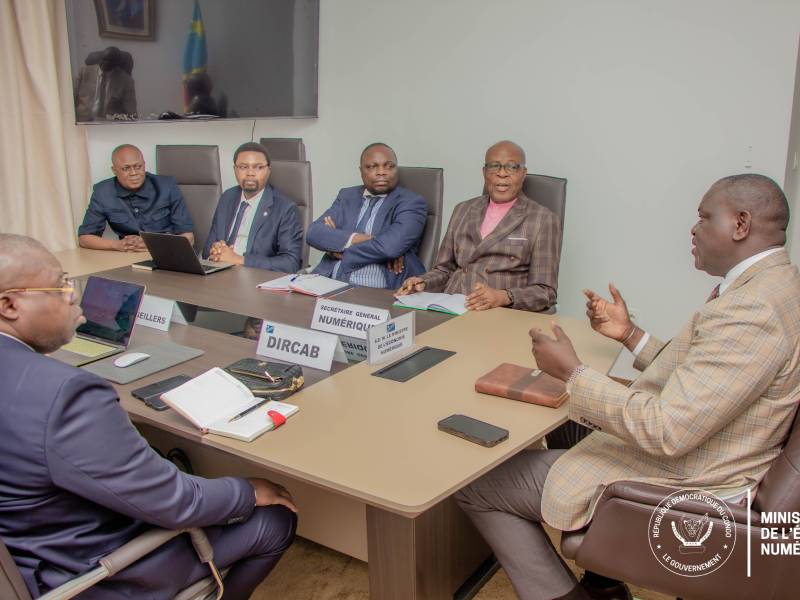 Fiscalité numérique : S.E Augustin Kibassa Maliba donne des orientations au Secrétariat général pour préserver l’exonération des start-ups.