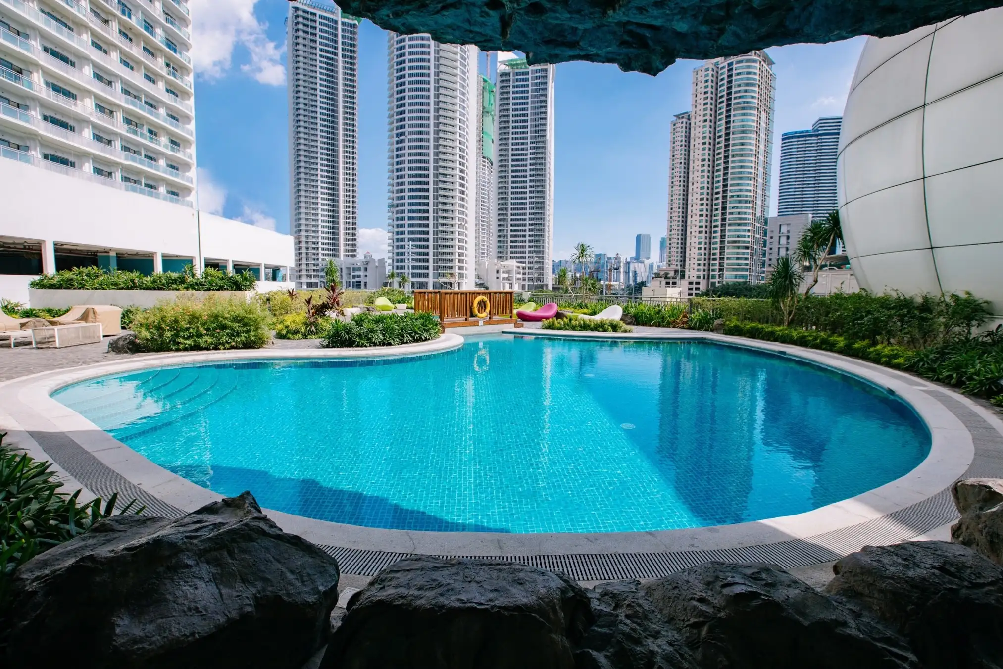 Acqua Residences luxury residential tower Coronado, Mandaluyong City