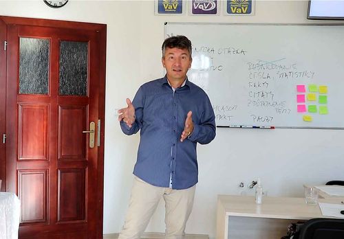 Verbálna a neverbálna komunikácia