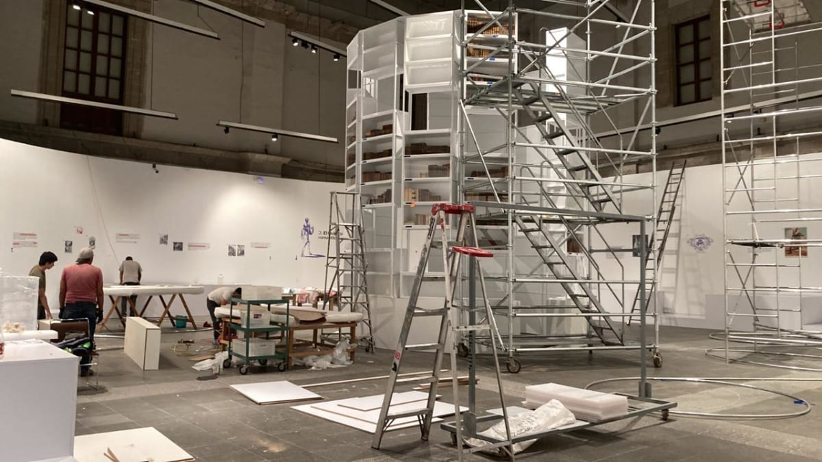 Detalle de vitrinas y pedestales fabricados para exposición en Museo Franz Mayer CDMX