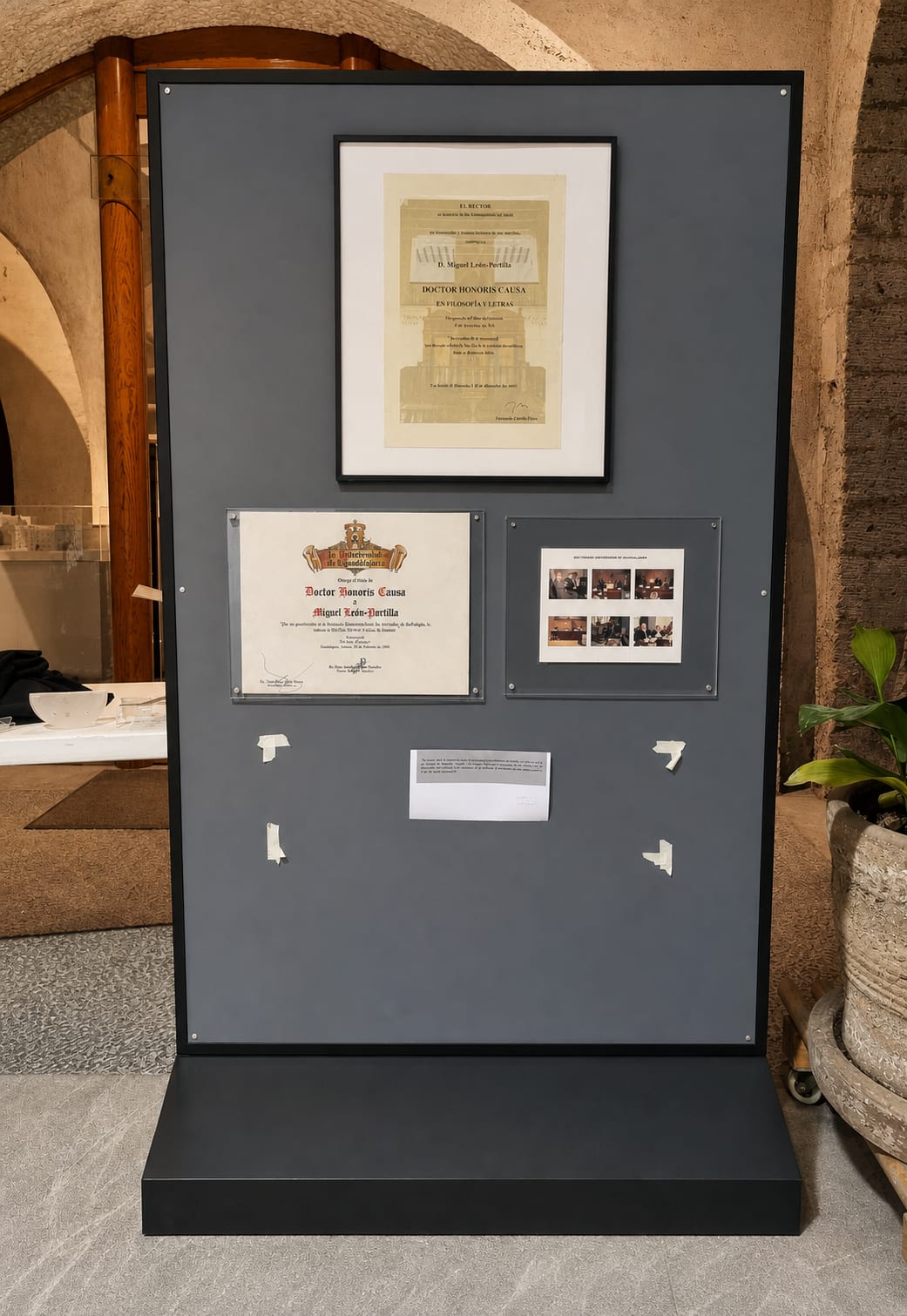 Producción gráfica museográfica para archivo documental