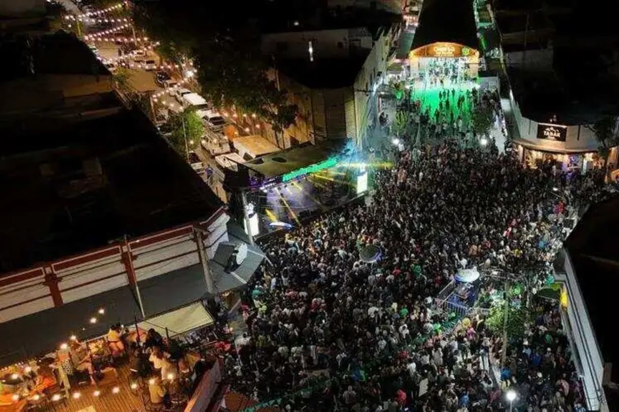 Los Tipitos deslumbran en la segunda noche del Festival Alienígena