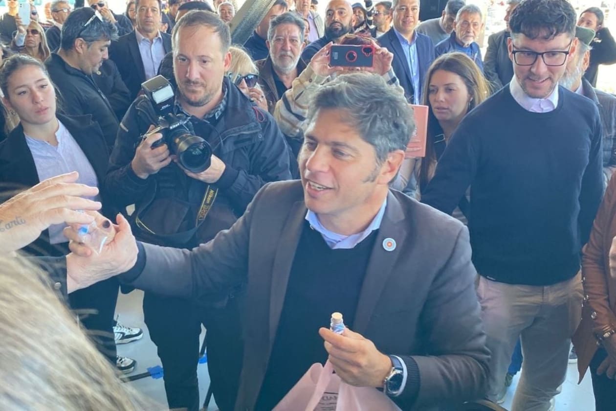 Kicillof visita Punilla con mirada puesta en 2027 y críticas a Milei