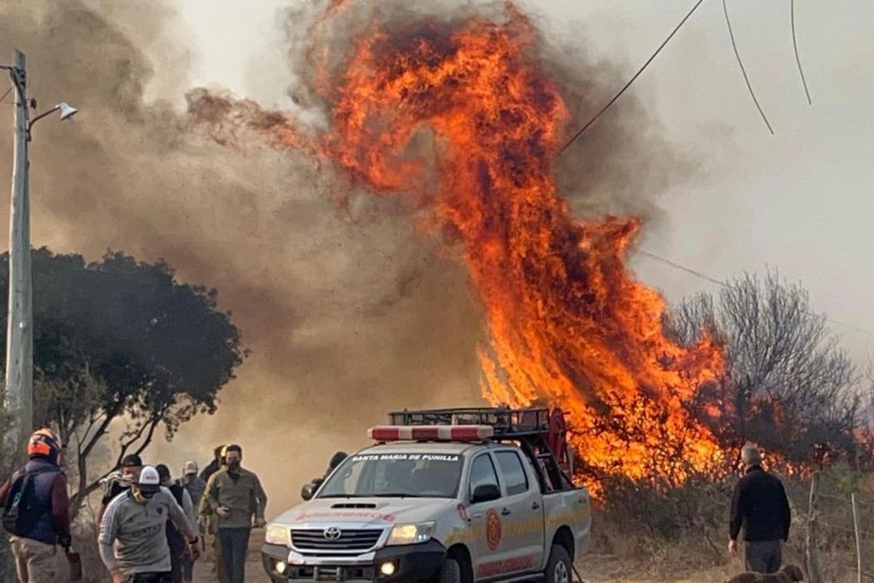Incendios en Capilla del Monte y Los Cocos: una lucha contra el tiempo